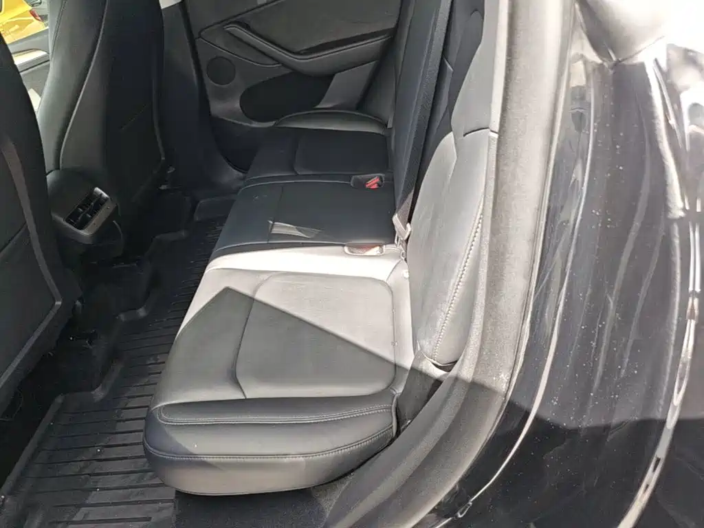 Tesla Model Y — фото 17