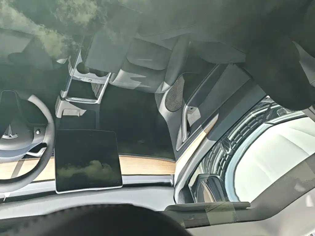 Tesla Model Y — фото 18
