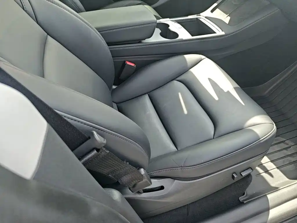 Tesla Model Y — фото 25