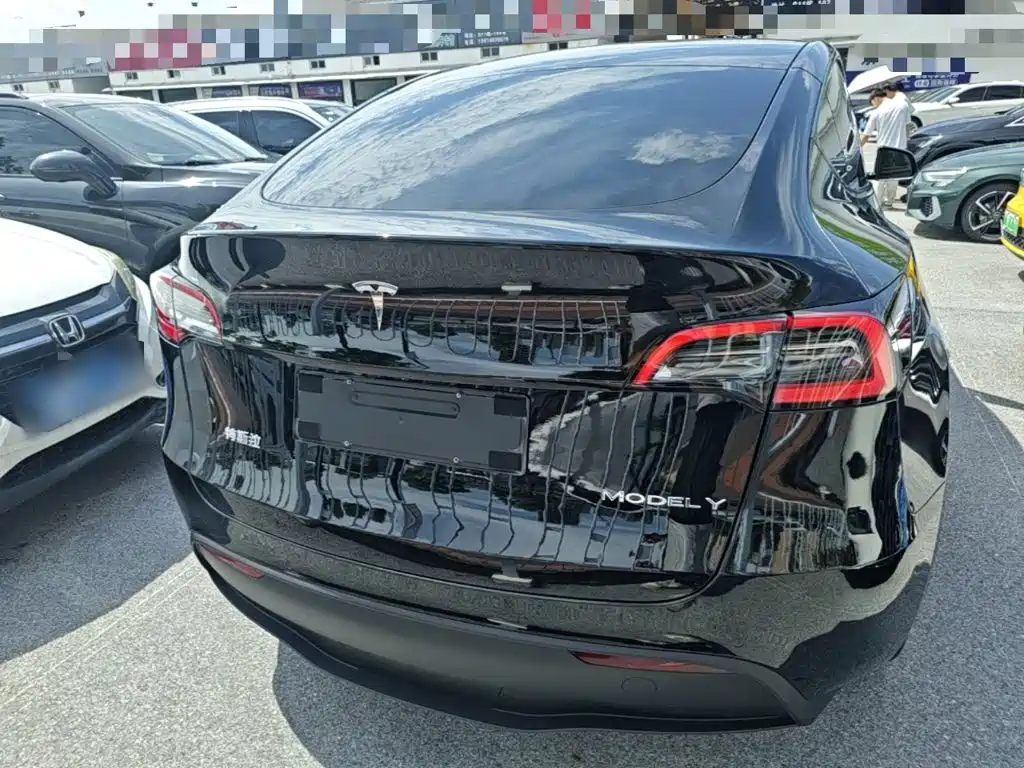 Tesla Model Y — фото 6