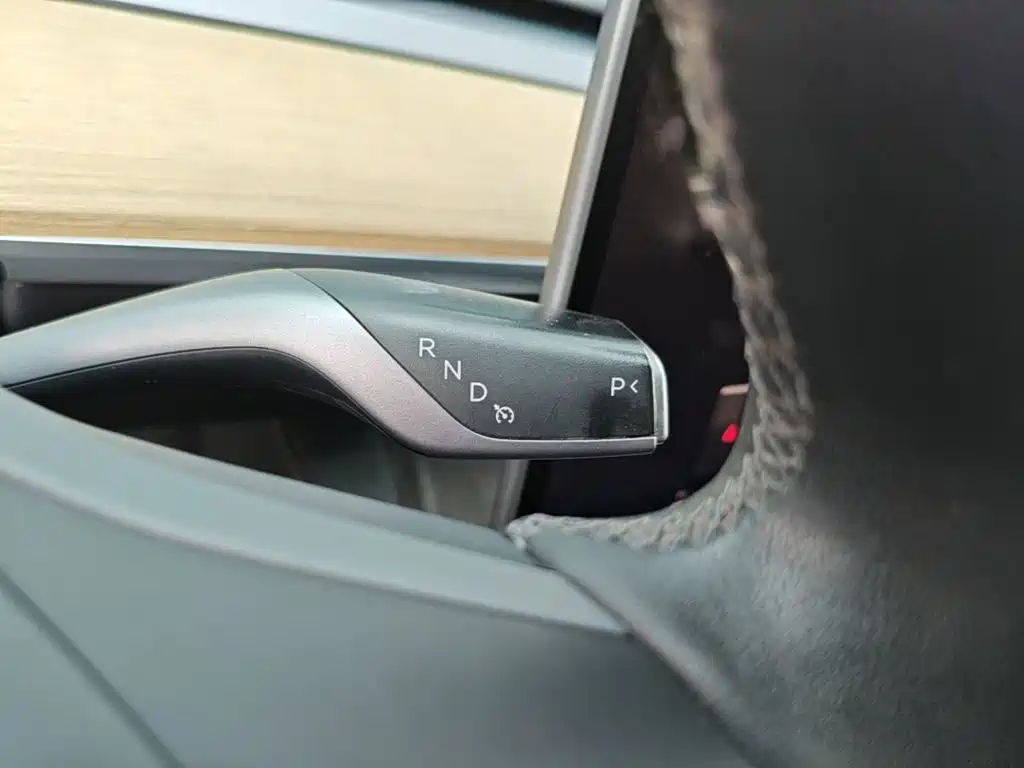 Tesla Model Y — фото 14