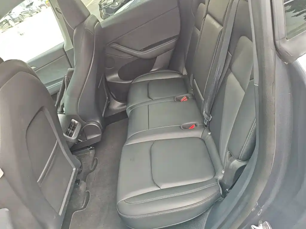 Tesla Model Y — фото 17