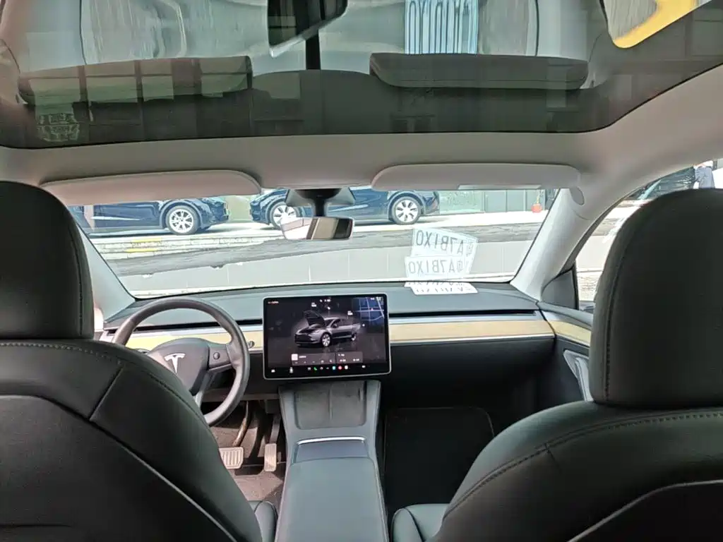 Tesla Model Y — фото 18