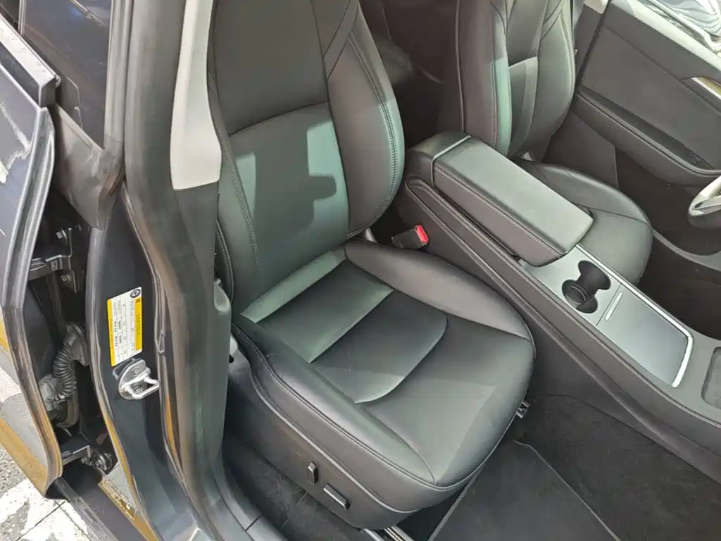 Tesla Model Y — фото 25