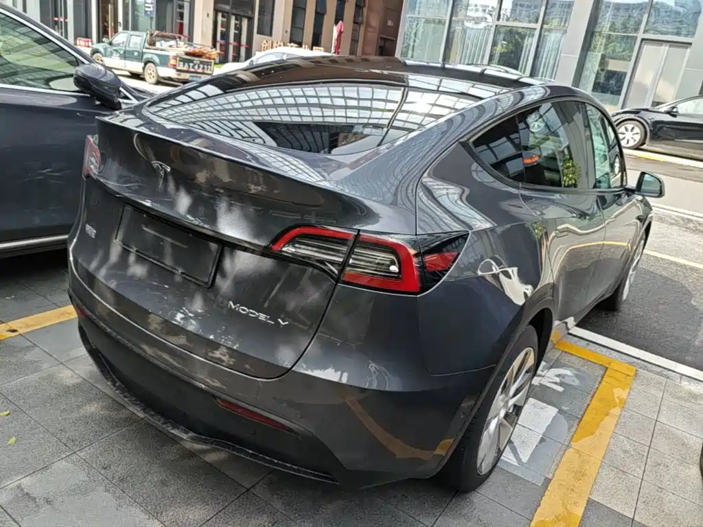 Tesla Model Y — фото 7