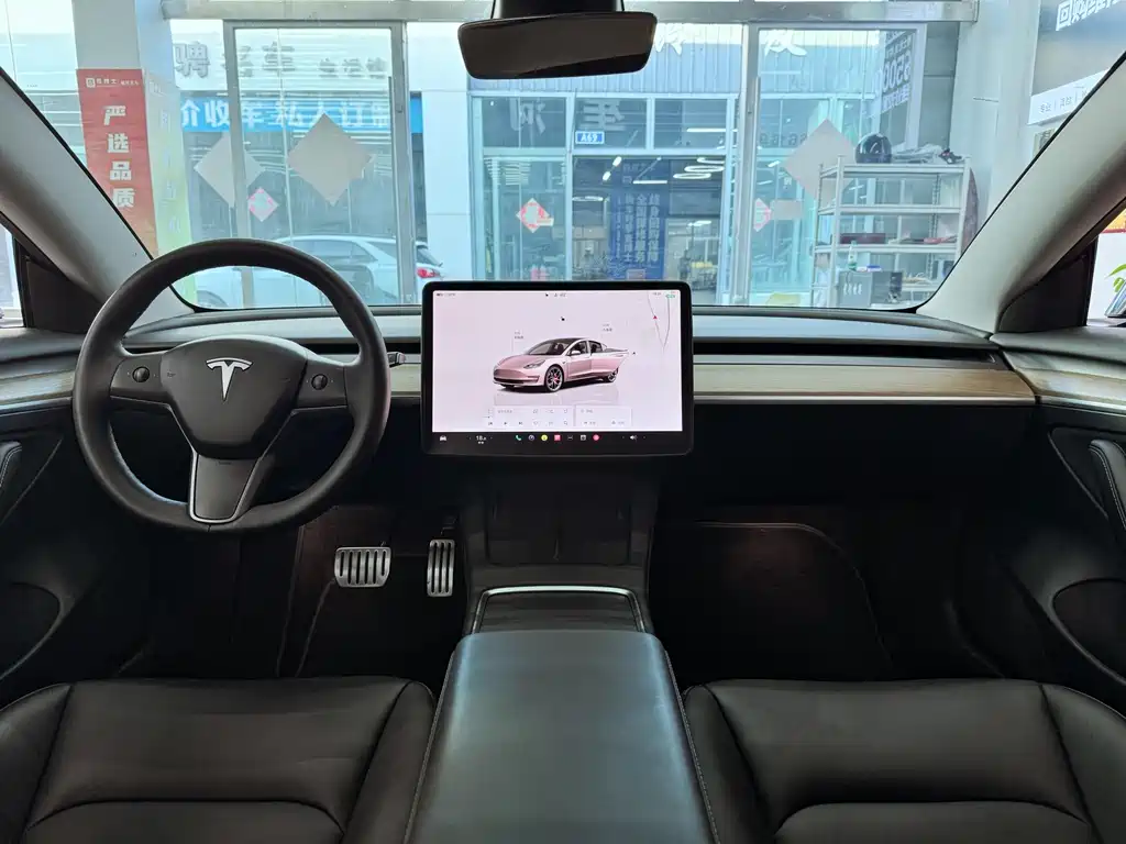 Tesla Model 3 — фото 11