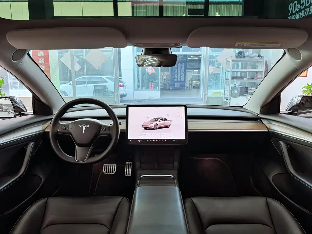 Tesla Model 3 — фото 10