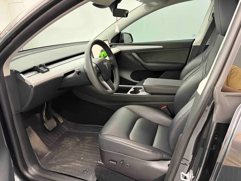 Tesla Model Y — фото 4
