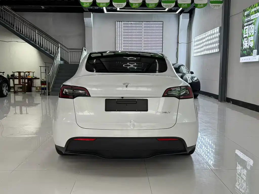 Tesla Model Y — фото 8