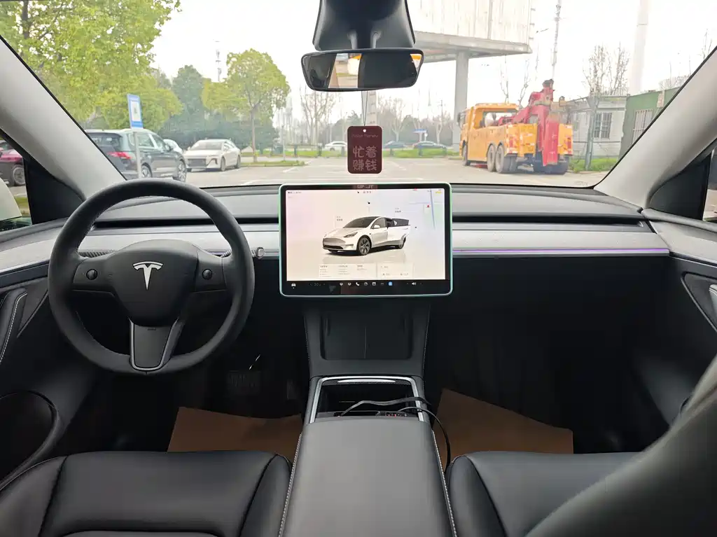 Tesla Model Y — фото 5