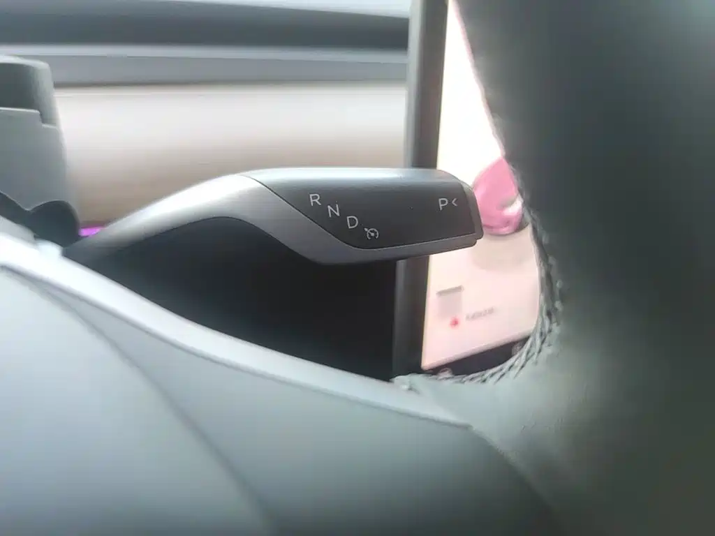 Tesla Model 3 — фото 14