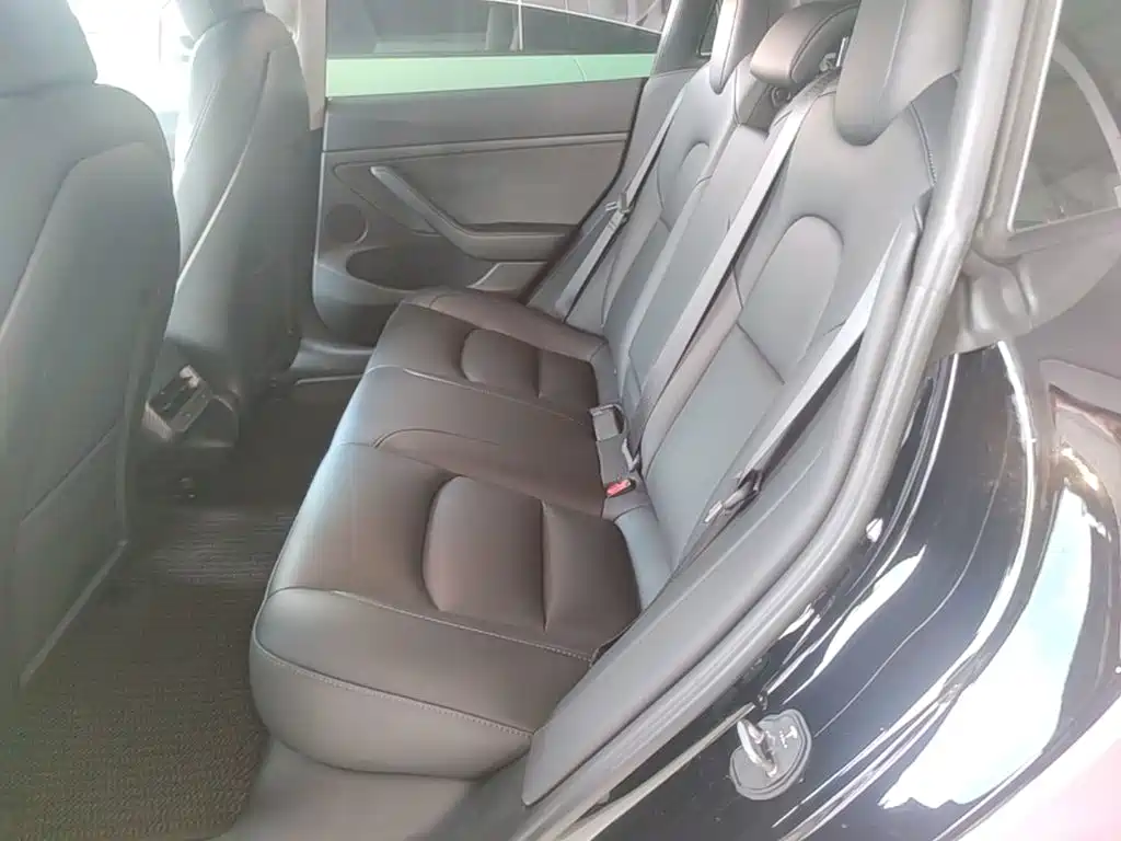 Tesla Model 3 — фото 17