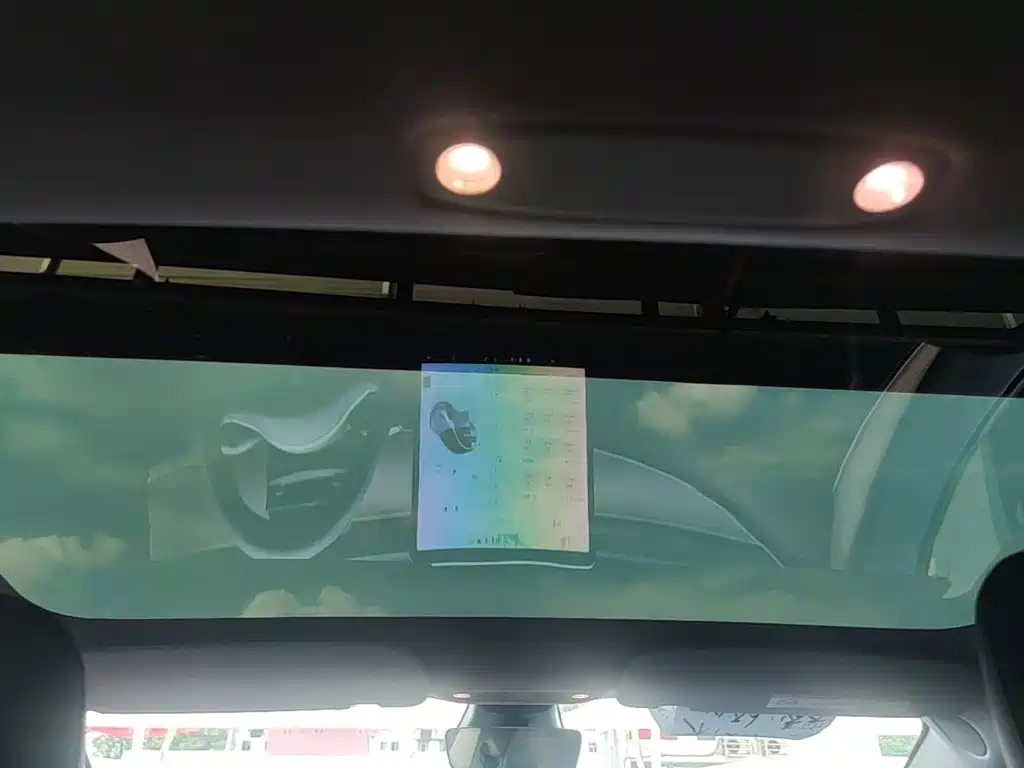 Tesla Model 3 — фото 18