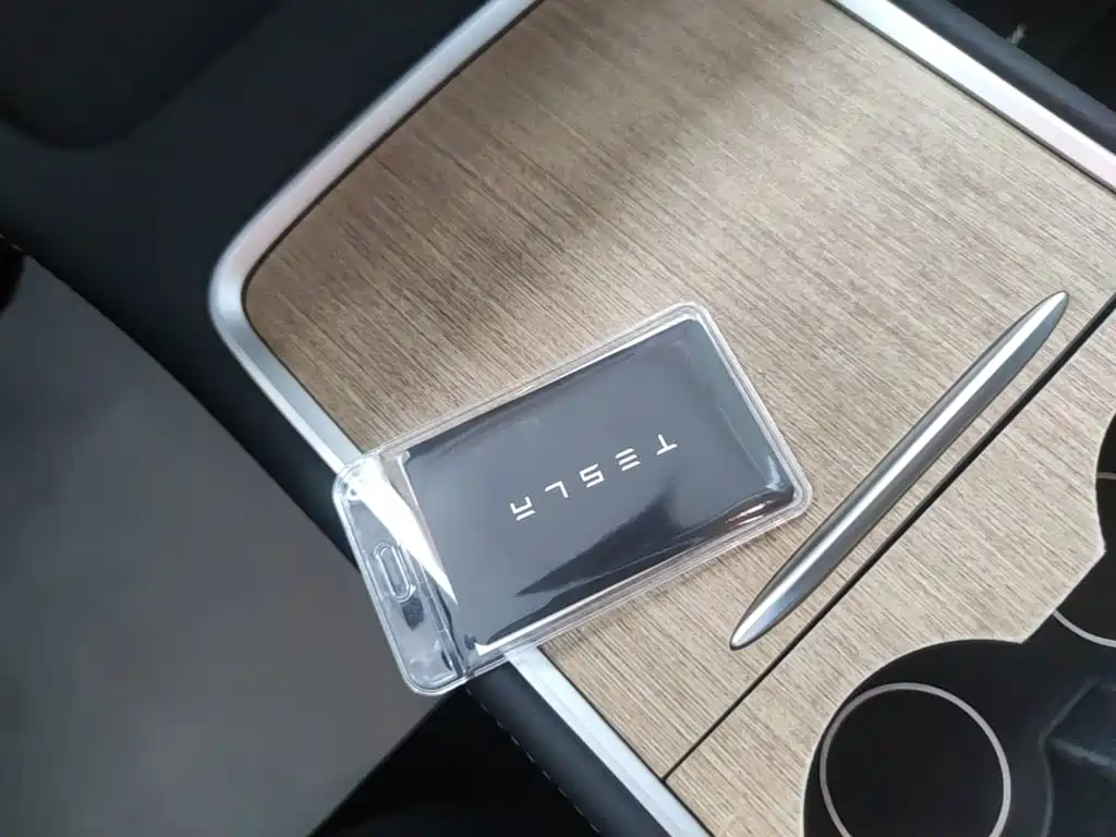 Tesla Model 3 — фото 9