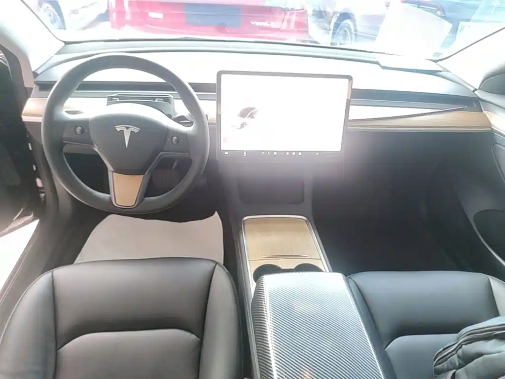 Tesla Model 3 — фото 10