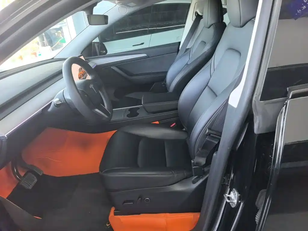 Tesla Model Y — фото 15