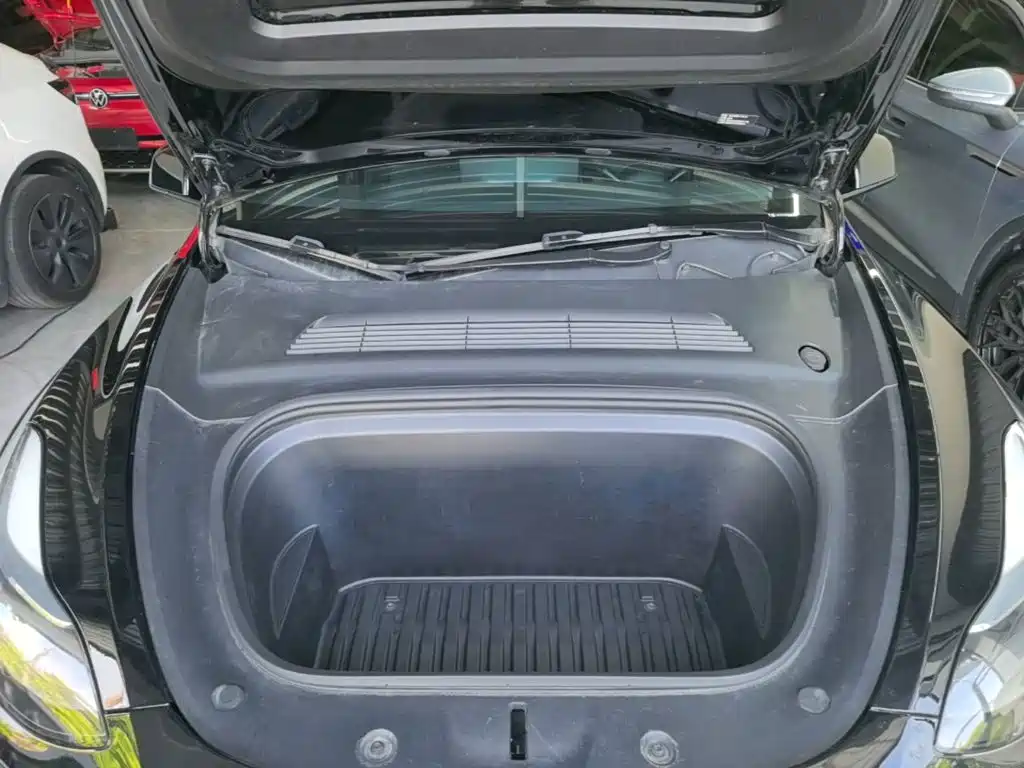 Tesla Model Y — фото 20