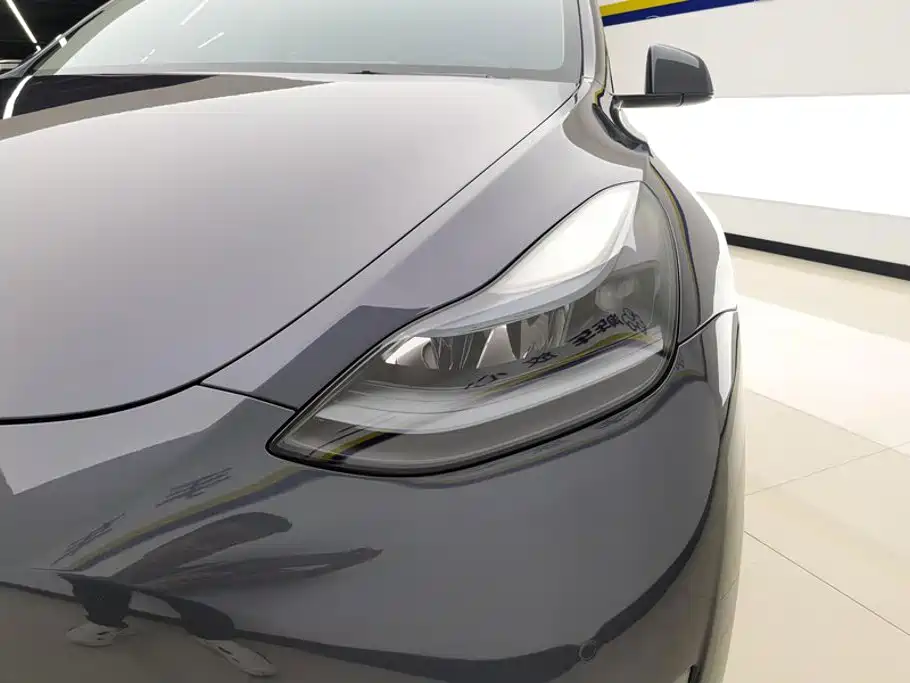 Tesla Model Y — фото 5