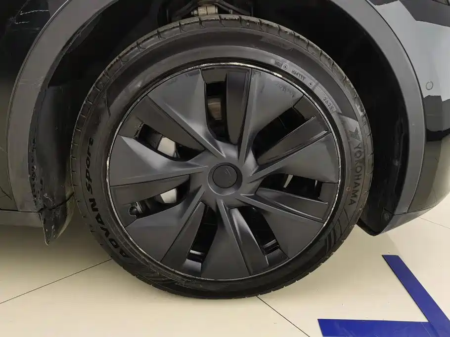 Tesla Model Y — фото 6