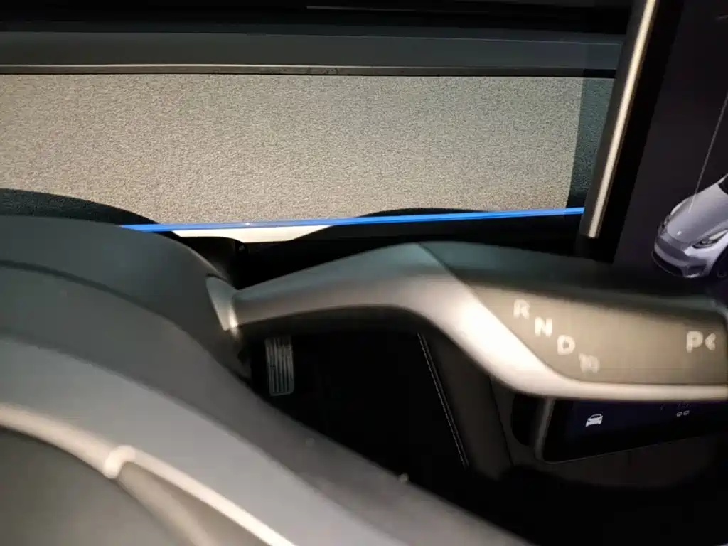Tesla Model Y — фото 14