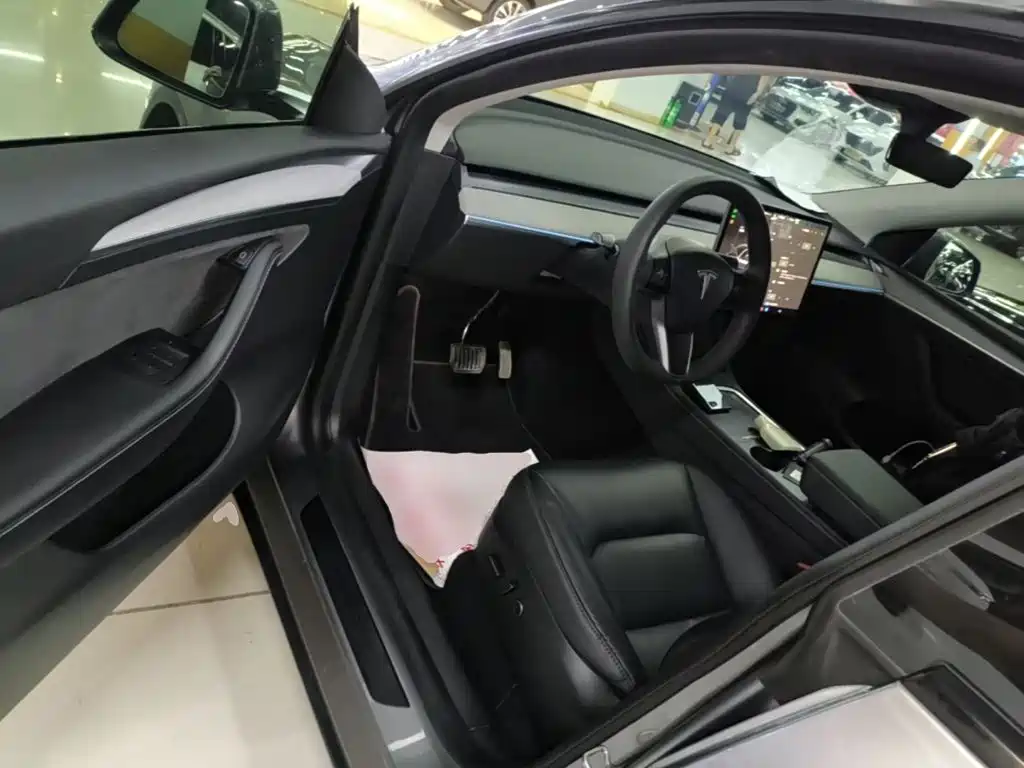 Tesla Model Y — фото 16