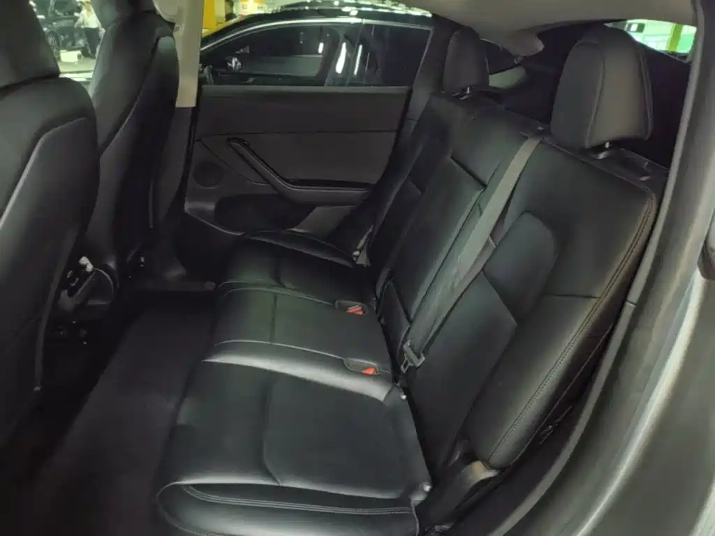 Tesla Model Y — фото 17