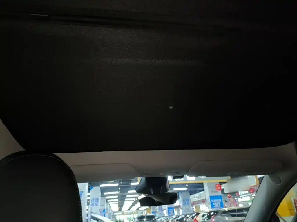 Tesla Model Y — фото 18
