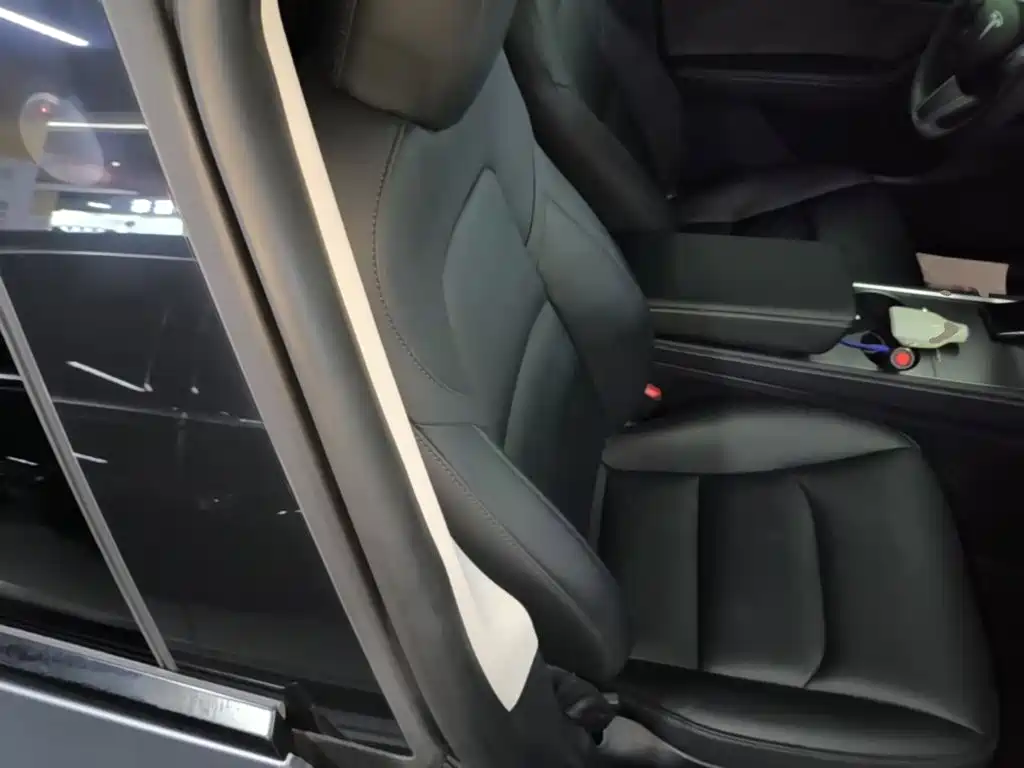Tesla Model Y — фото 25