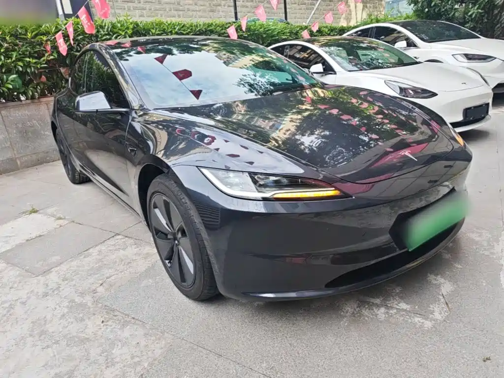 Tesla Model 3 — фото 4