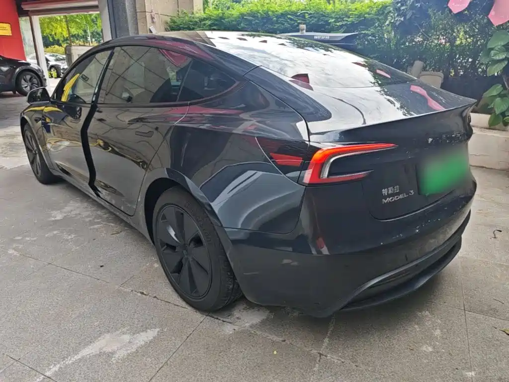 Tesla Model 3 — фото 5
