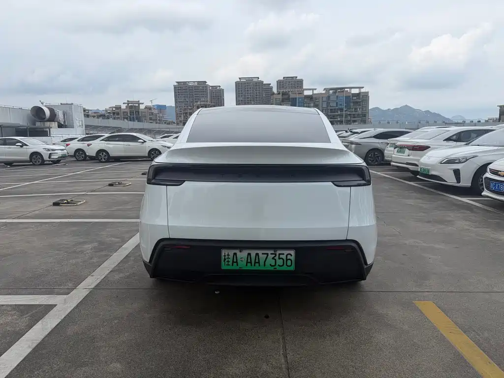 Tesla Model Y — фото 7