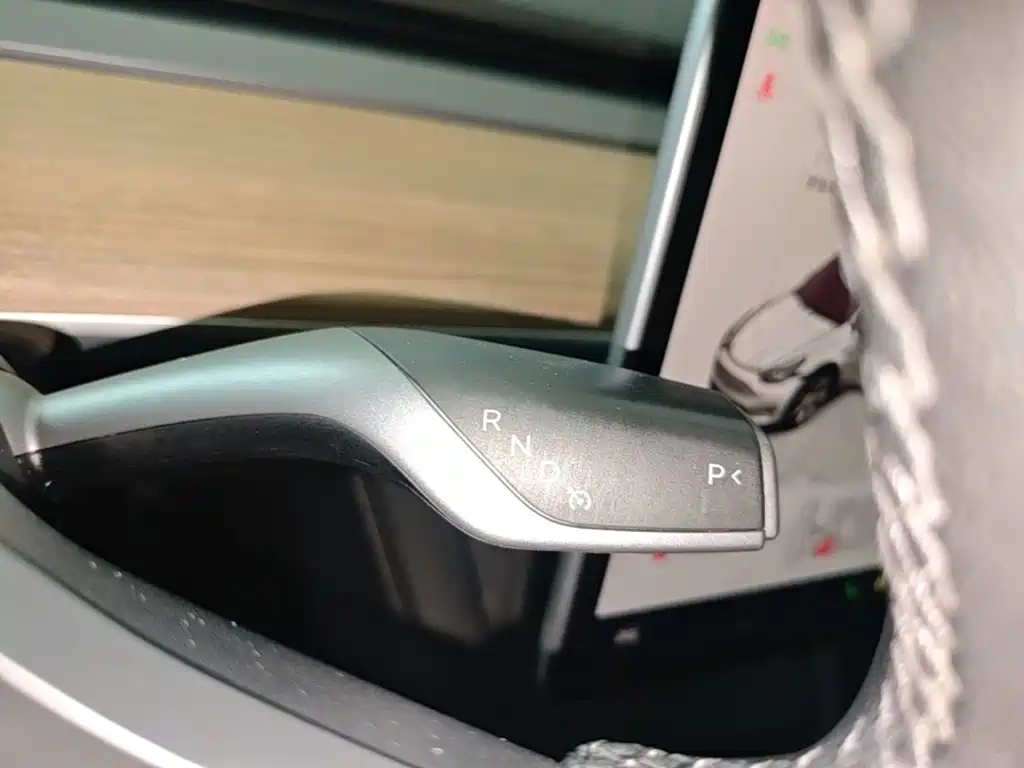 Tesla Model Y — фото 14