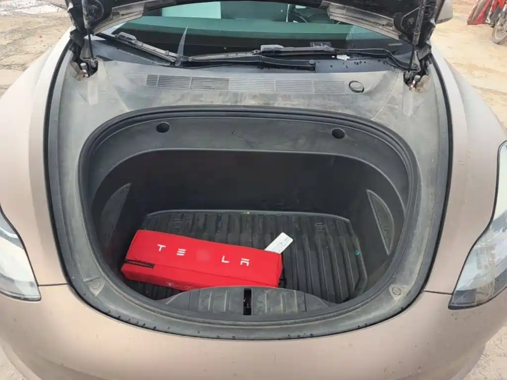 Tesla Model 3 — фото 20