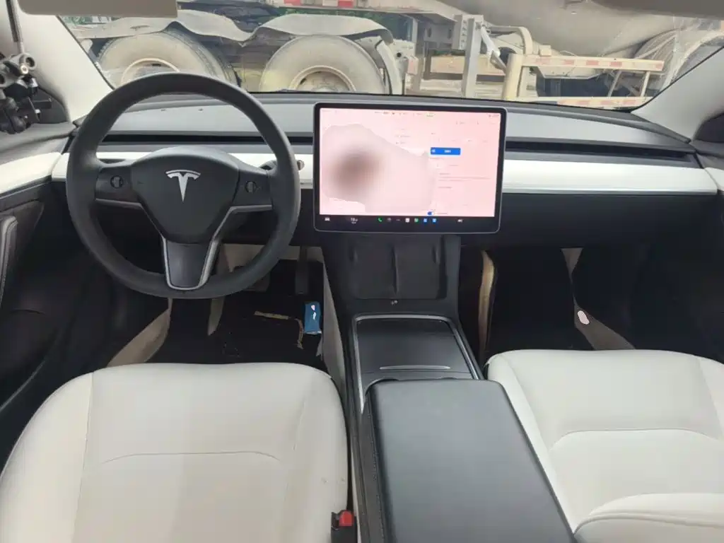 Tesla Model 3 — фото 10