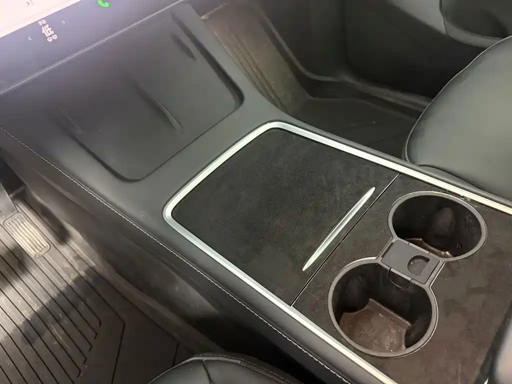 Tesla Model Y — фото 11