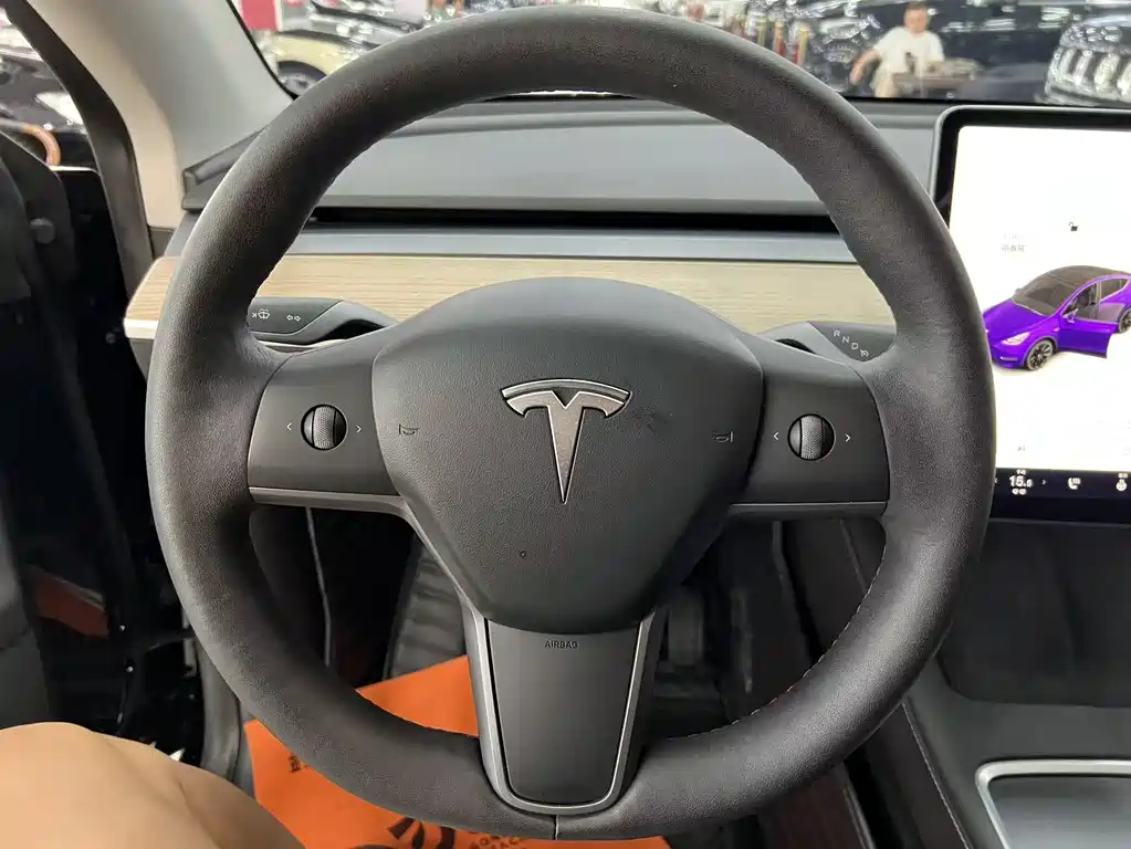 Tesla Model Y — фото 11
