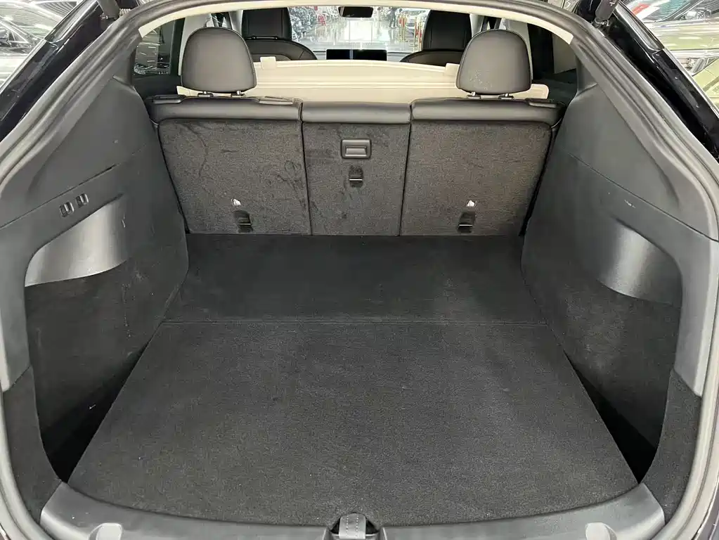 Tesla Model Y — фото 15