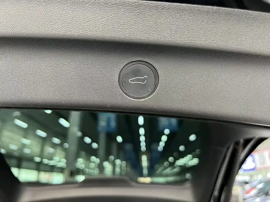 Tesla Model Y — фото 16