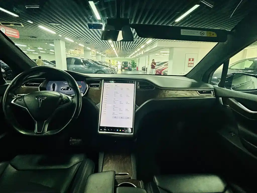 Tesla Model X — фото 7