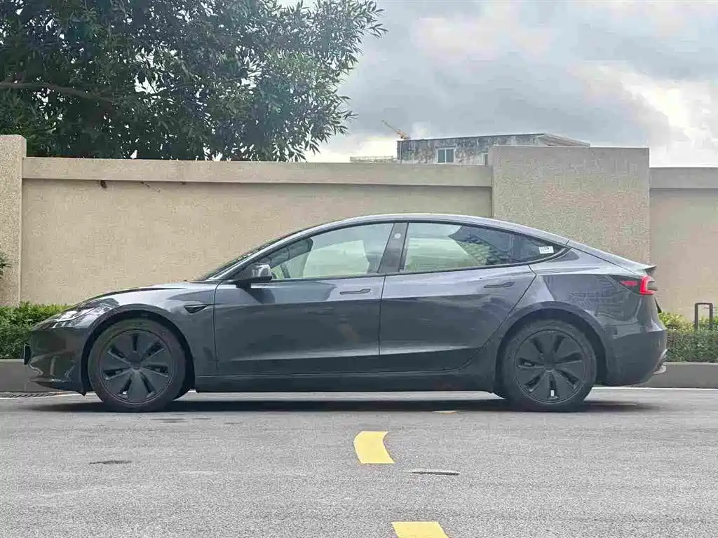 Tesla Model 3 — фото 2