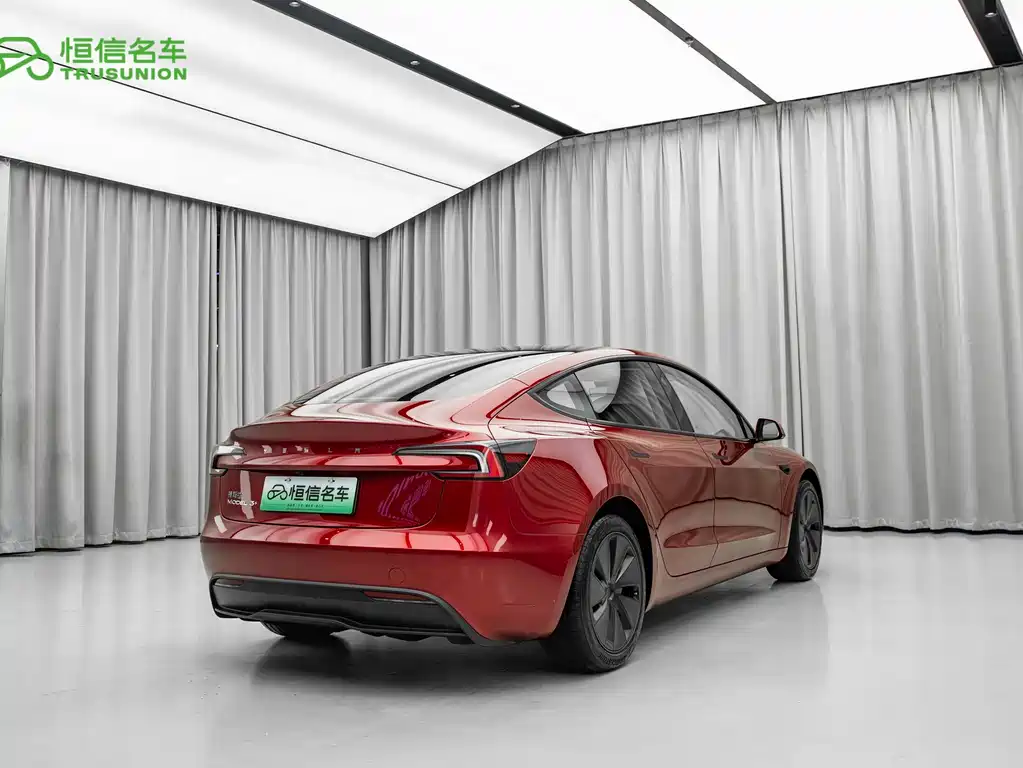 Tesla Model 3 — фото 4