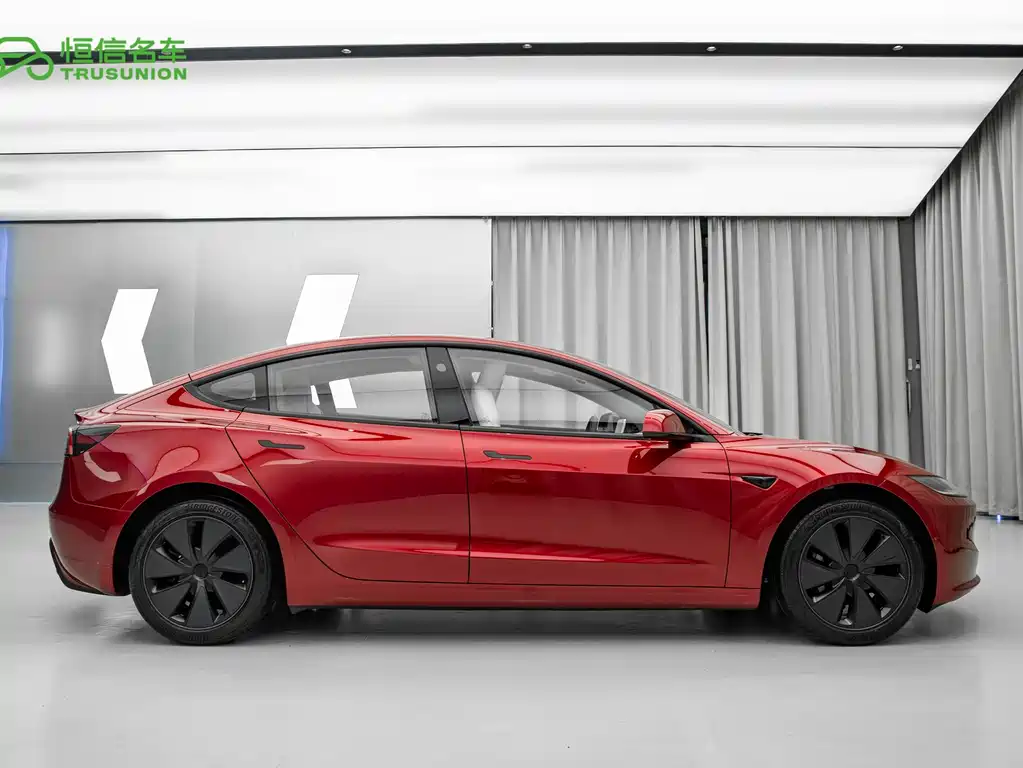 Tesla Model 3 — фото 7