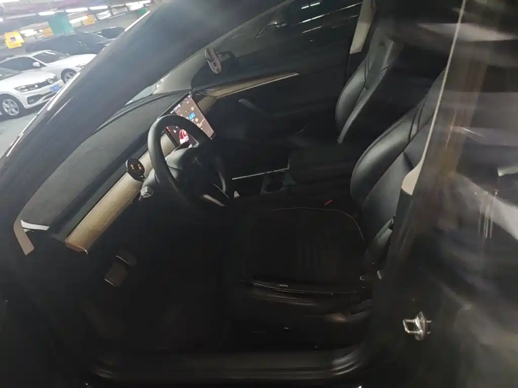 Tesla Model 3 — фото 15