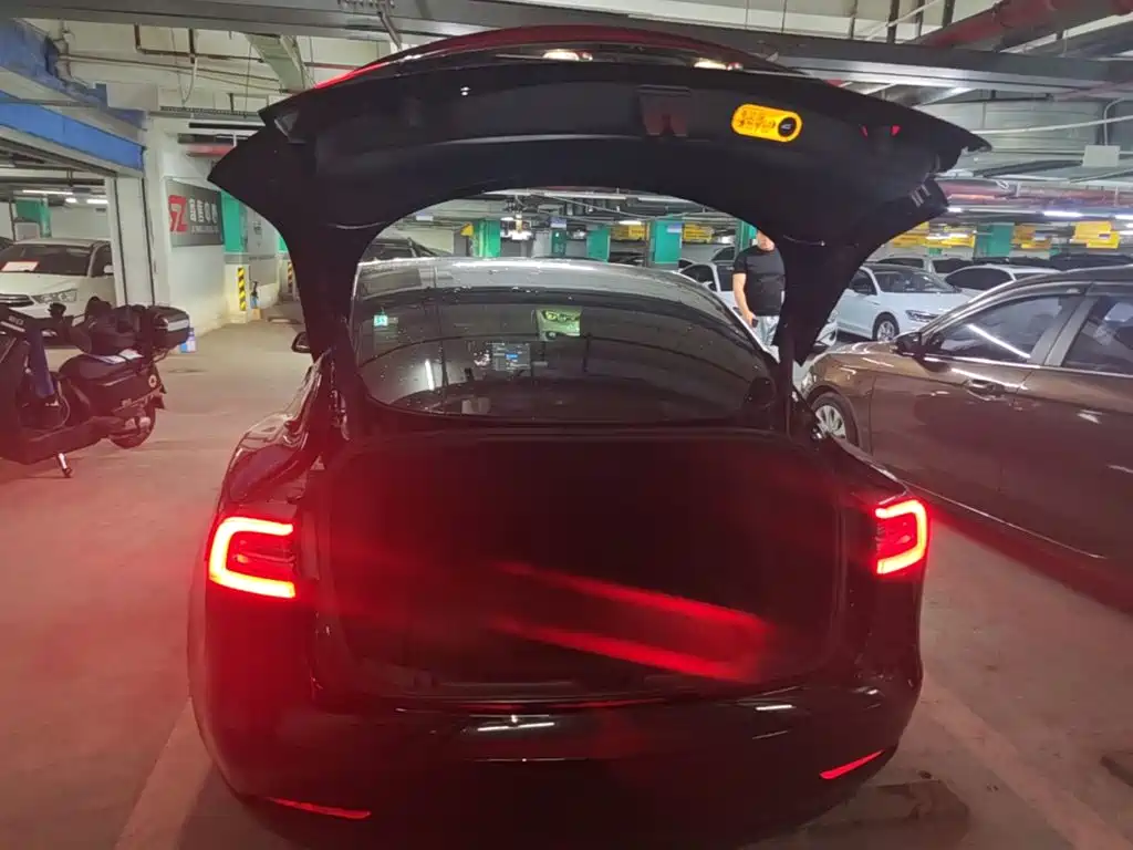 Tesla Model 3 — фото 19