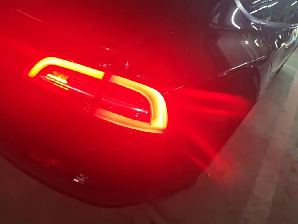 Tesla Model 3 — фото 8