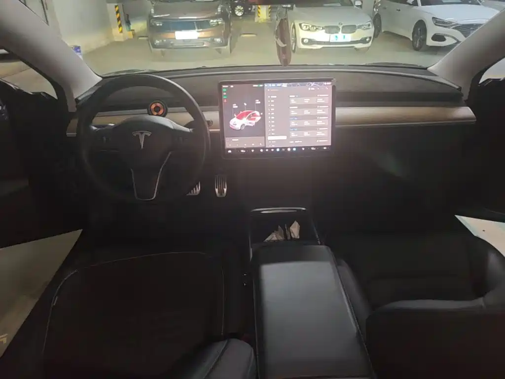 Tesla Model 3 — фото 10