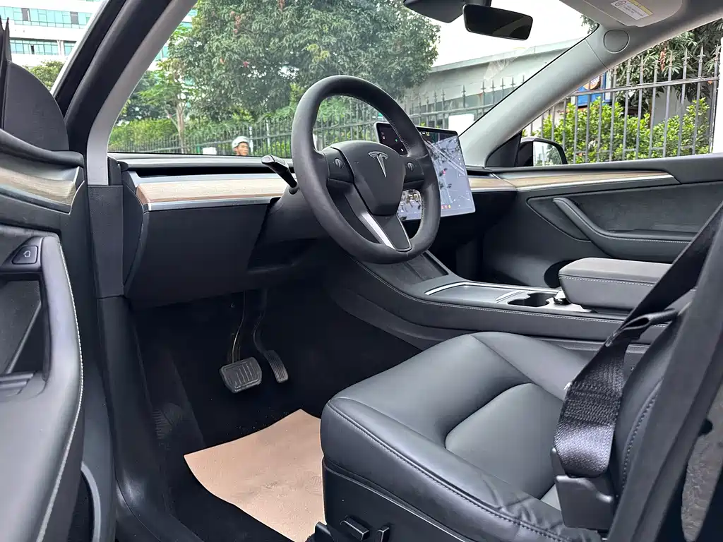 Tesla Model Y — фото 4