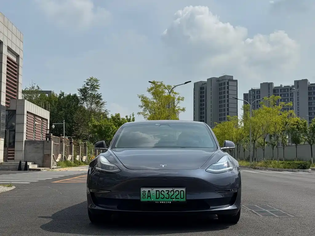 Tesla Model 3 — фото 2