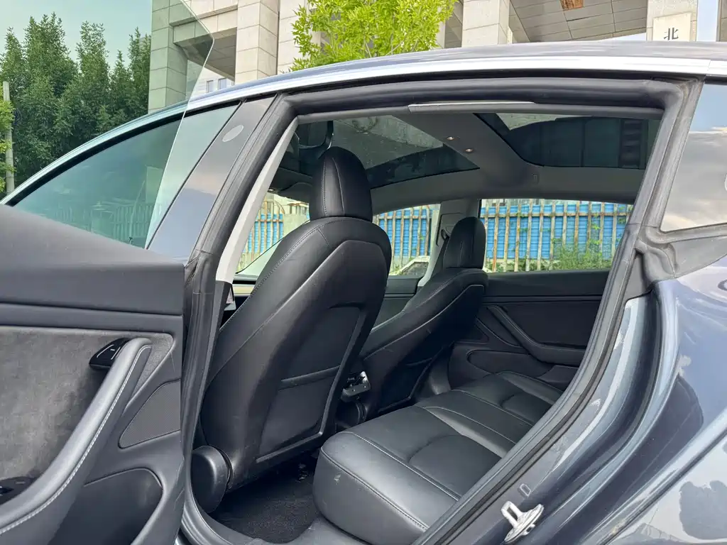 Tesla Model 3 — фото 11