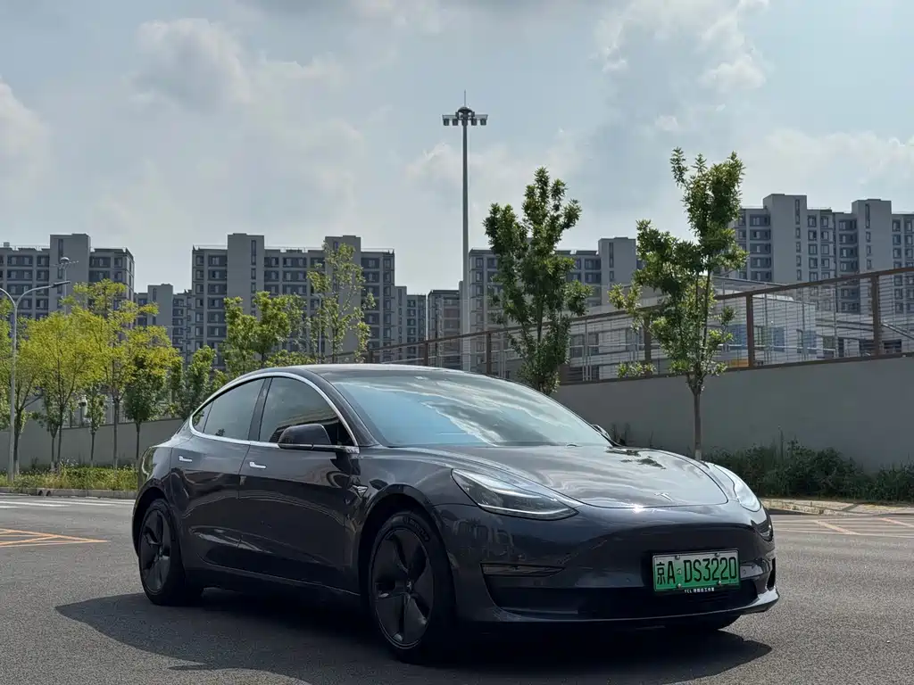 Tesla Model 3 — фото 3